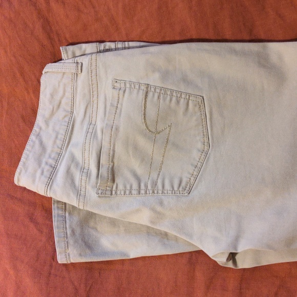 AE khaki crops - Picture 2 of 4